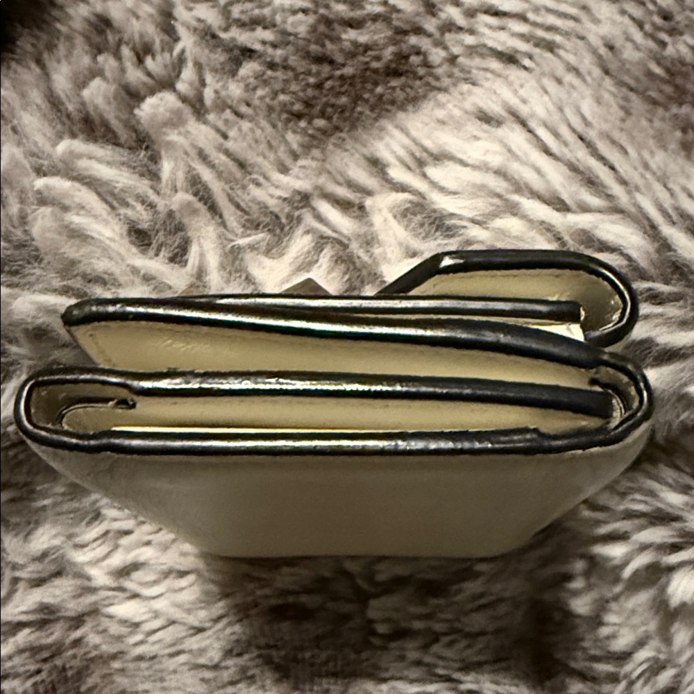 Valentino Garavani Studded Envelope Wallet - Cream Leather 🔥Rare🔥 - Picture 6 of 7